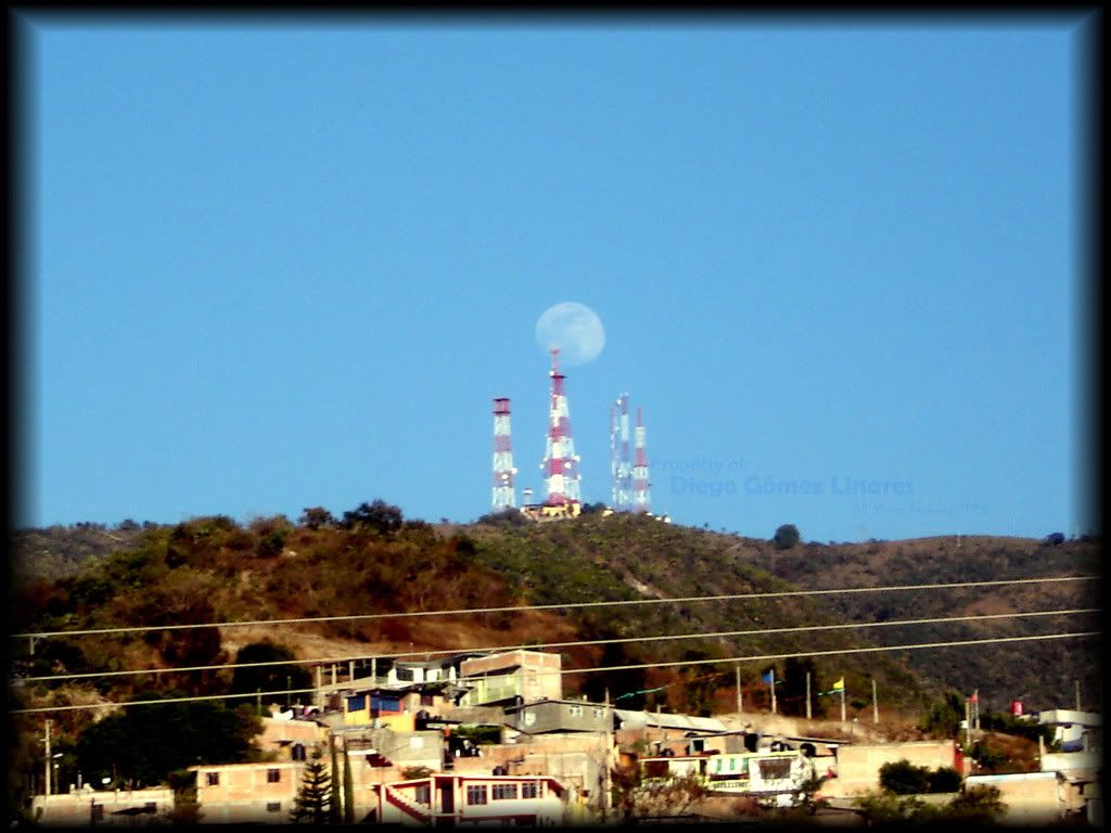 Moon on Antena - Chilpancingo Gro, Mexico Pictures, Images and Photos