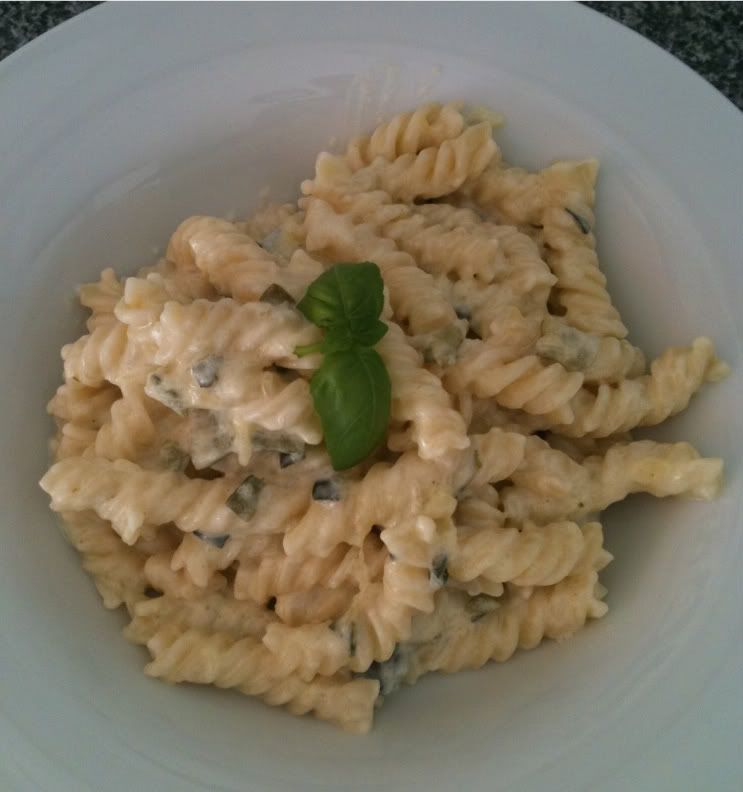 Pasta mit Zucchini-Frischkäse-Sauce Pasta mit Zucchini-Frischkäse-Sauce